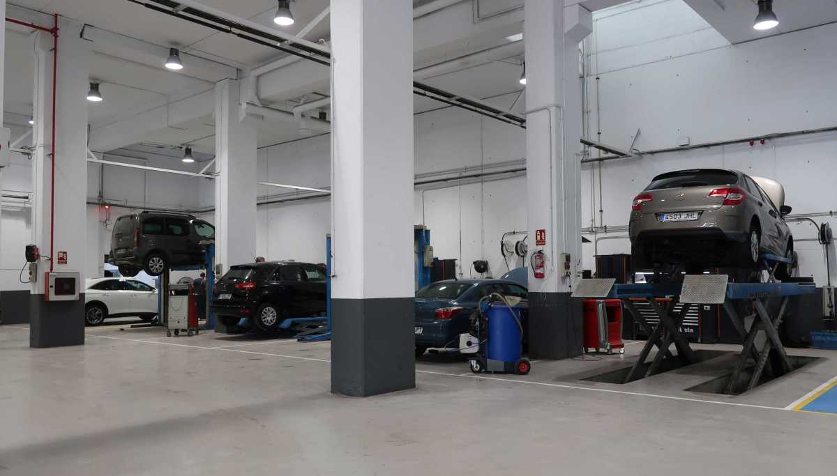 taller peugeot badalona interior
